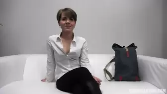 Casting d'une milf tchèque aux petits seins