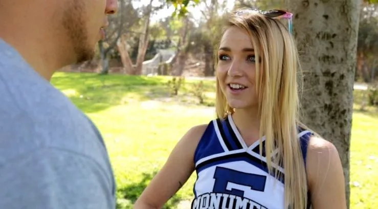 Petite High School Cheerleader Fucks Guy from Craigslist