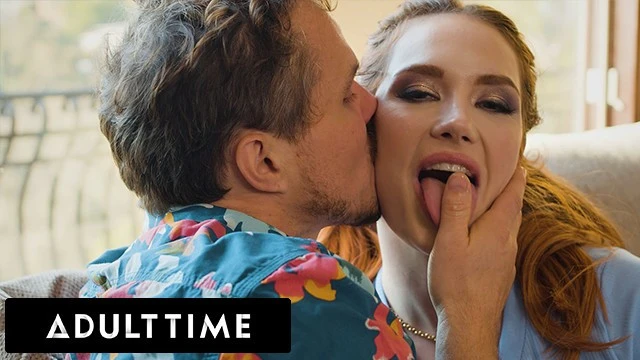 Siri Dahl, rousse PAWG, sodomisée au vibro par Bestie Robby Apples