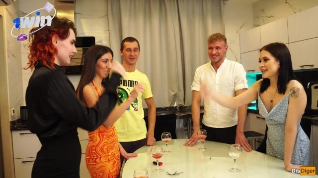 Orgie chaude entre échangistes pour célébrer le Nouvel An