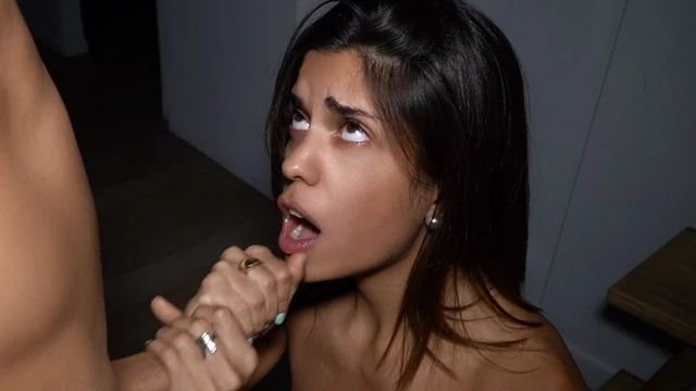 "Prof latina initie son élève à l'éjaculation intense"