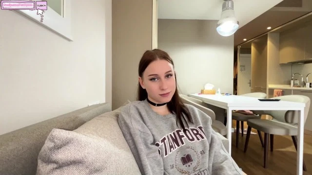 Coquine étudiante insatiable baise en salle de classe hardcore