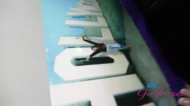 "Plan Q torride avec Amber Summer : fellation POV en voiture"