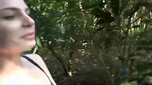 Sydney Cole offre des fellations intenses et enivrantes