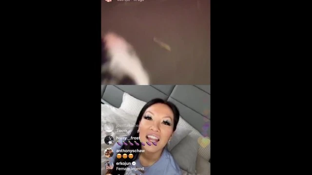 "Valentina Nappi explose pendant le confinement - Vidéo porno torride"