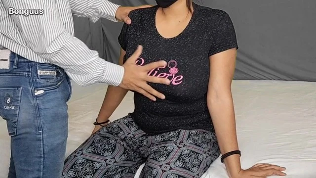 Riya chez le médecin : examen intime de sa chatte