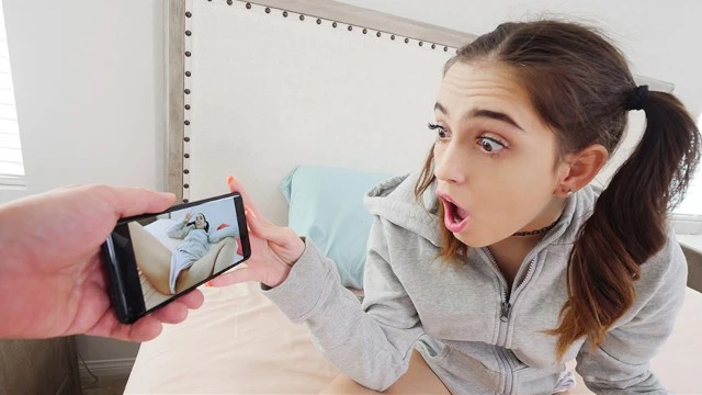 "Renifle ma culotte sexy, envie irrésistible"