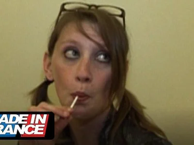 Trio caldo con adolescente bruna e dilettanti appassionati