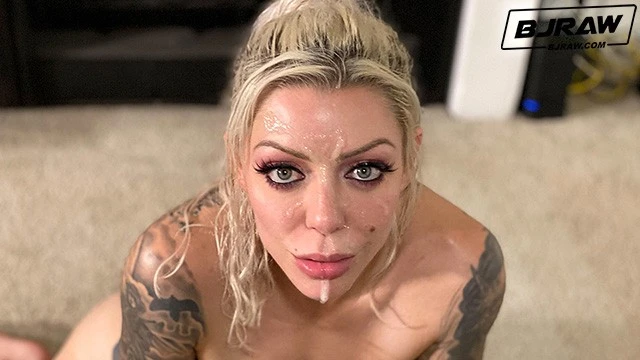 Karma RX baise intensément en scène chaude