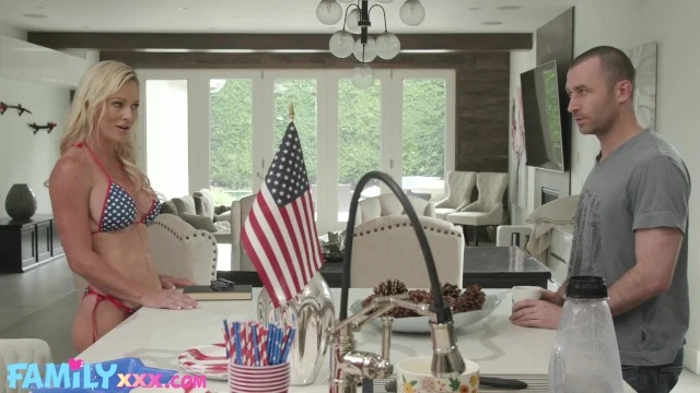 "Grosse Poitrinaire Sydney Hail Explose en Feux d'Artifice"