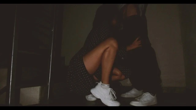 Fuck hot en la entrada - escena caliente e intensa