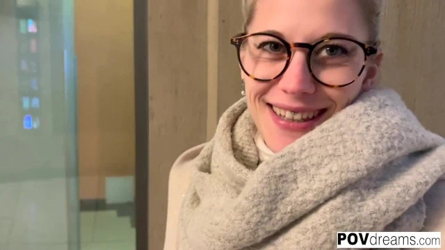 Touristes allemandes blondes baisées à Prague, scènes de rue torrides