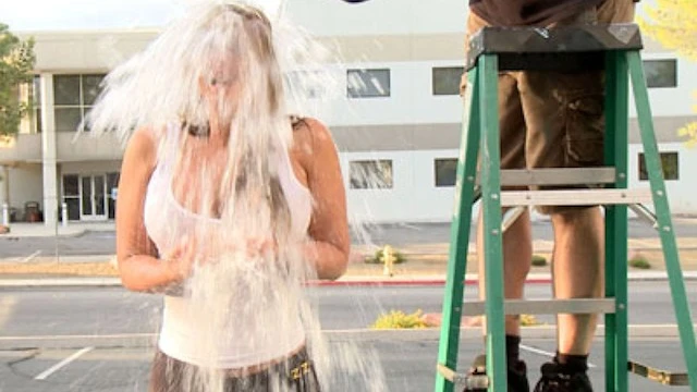 Phoenix Marie challenges the Ice Bucket Challenge in sexy mode