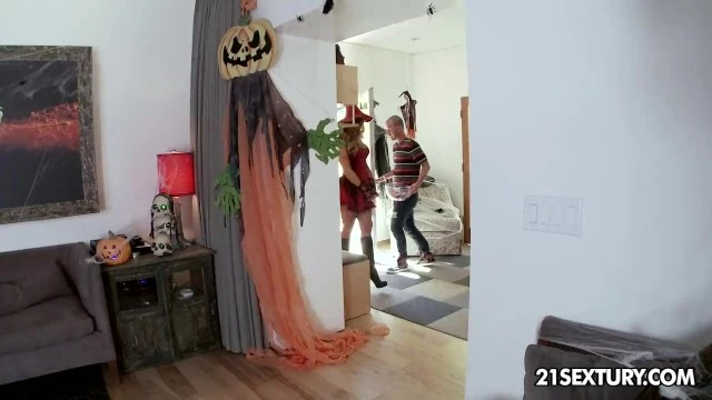 Torride Sextape: Caridad por favor en acción