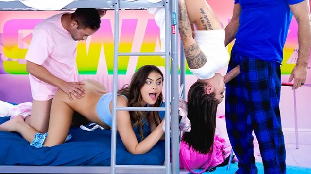 Parents Absents, Couple Chaud Baise Sans Tabou