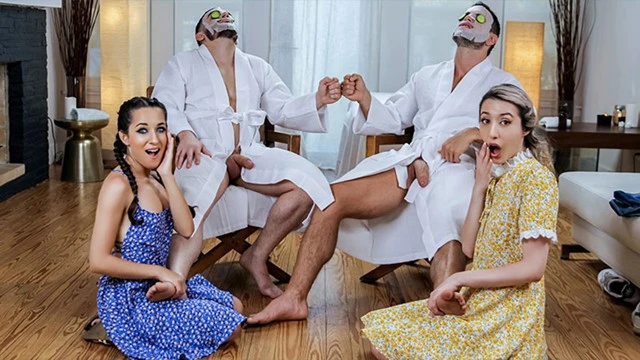 Lesbianes chaudes bavent sur leurs seins huilés en HD