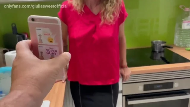 "La Mère d'un Pote Découvre