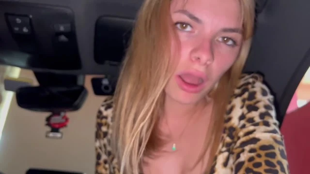 "Baise Torride en Voiture : Italienne POV avec Vendeur Chaud"