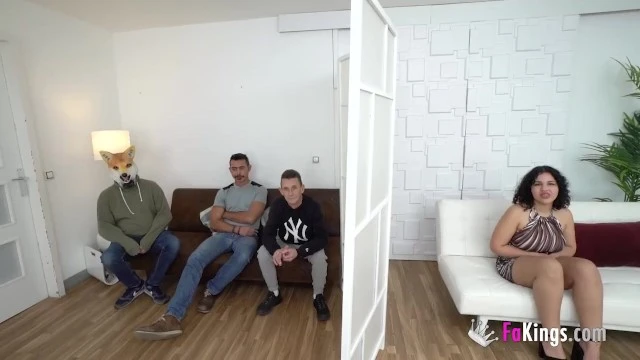 "Adolescente Lily Morena explore un rendez-vous aveugle intense"