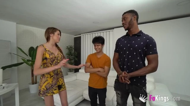 Сильная сцена интенсивного секса в горячем литейном ...