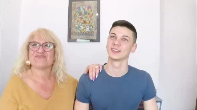 Seins matures énormes offerts en cadeau sexy