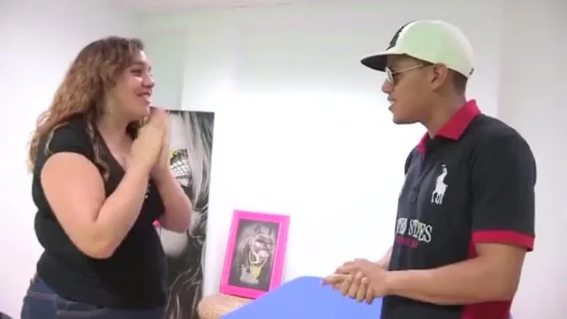 Folle de désir, elle baise son idole sans retenue