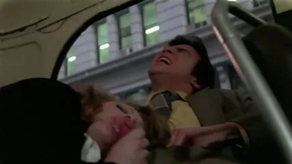 "Scène Vintage 1975 : Sexe Torride dans 'Naked Came The Stranger'"