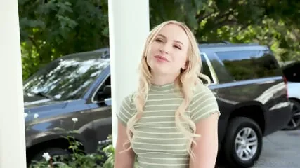 "Blonde Babysitter Excité Baise Chaud avec Son Patron"