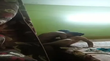 “与我朋友的妻子在酒店计划Q”