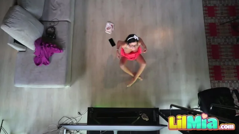 Solo torride d’une latina teen qui se masturbe avec passion