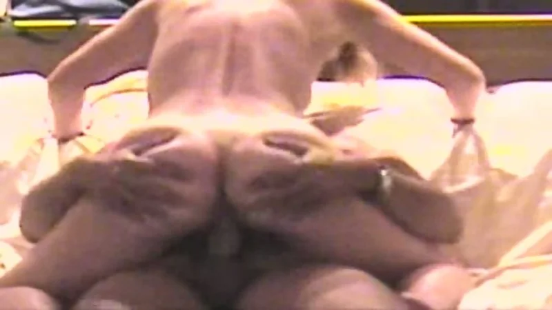 "Esposa presentada por una gran polla"