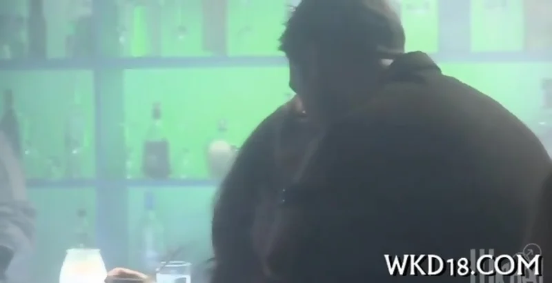 "Gorge profonde suivi d'un pilonnage intense"