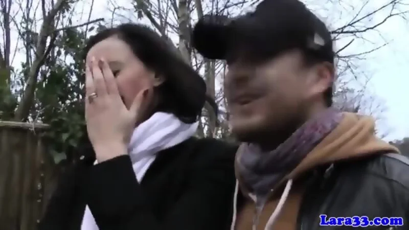 "Glam MILF en bas sexy baisée sauvagement"